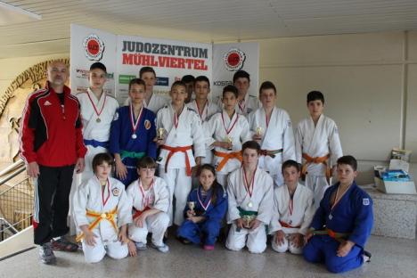 Salbă de medalii pentru judoka orădeni la un turneu internaţional pentru copii din Austria